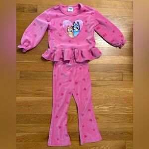 4T Bluey Set - adorable pink velvet style with hearts EUC